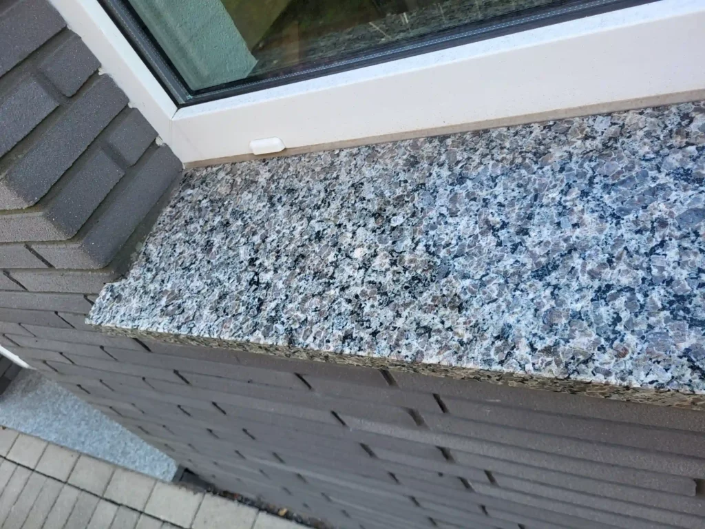 Eine Fensterbank aus Granit