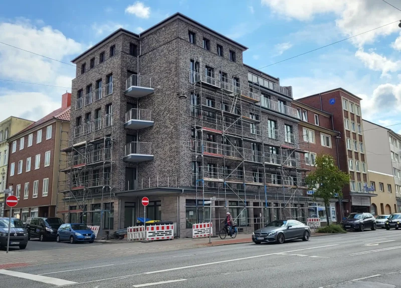 Mehrfamilienhaus mit einer Klinker-Verblendung