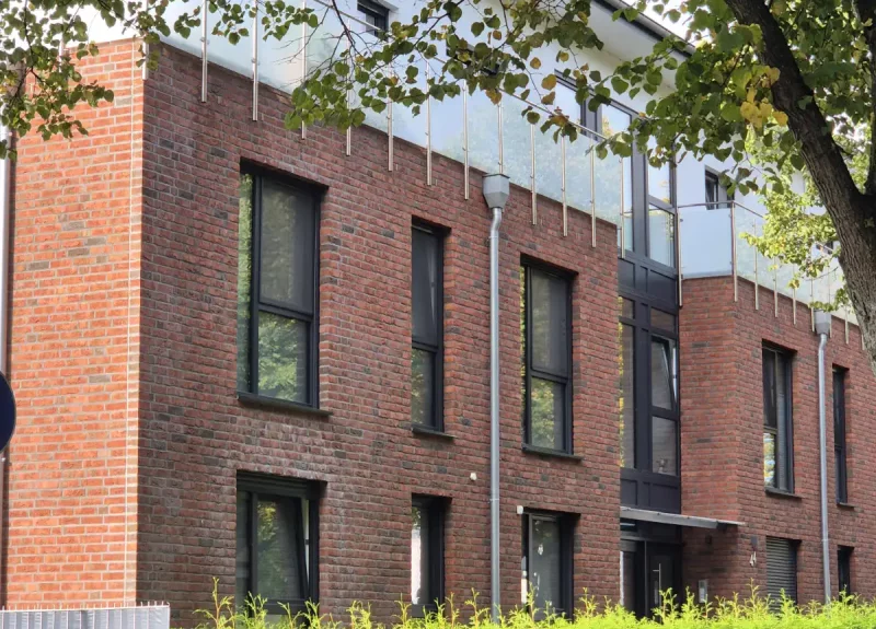 Ein Mehrfamilienhaus